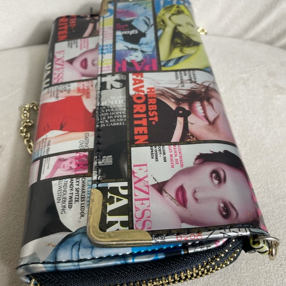 Vogue Magazine Cover Print Wallet Style Purse Shoulder Multicolor Vinyl Clutch - Picture 9 of 14